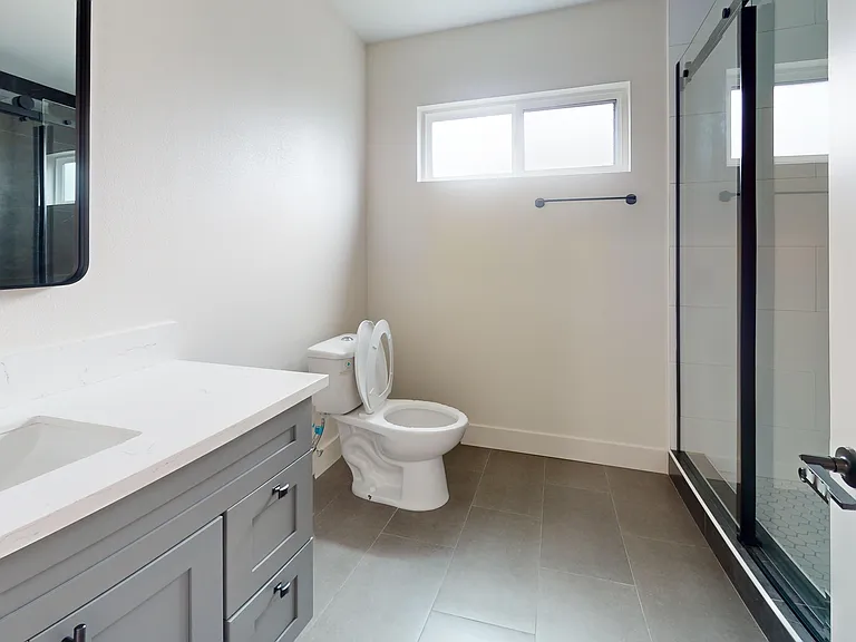 1276 W 38th St #1 — Photo 6