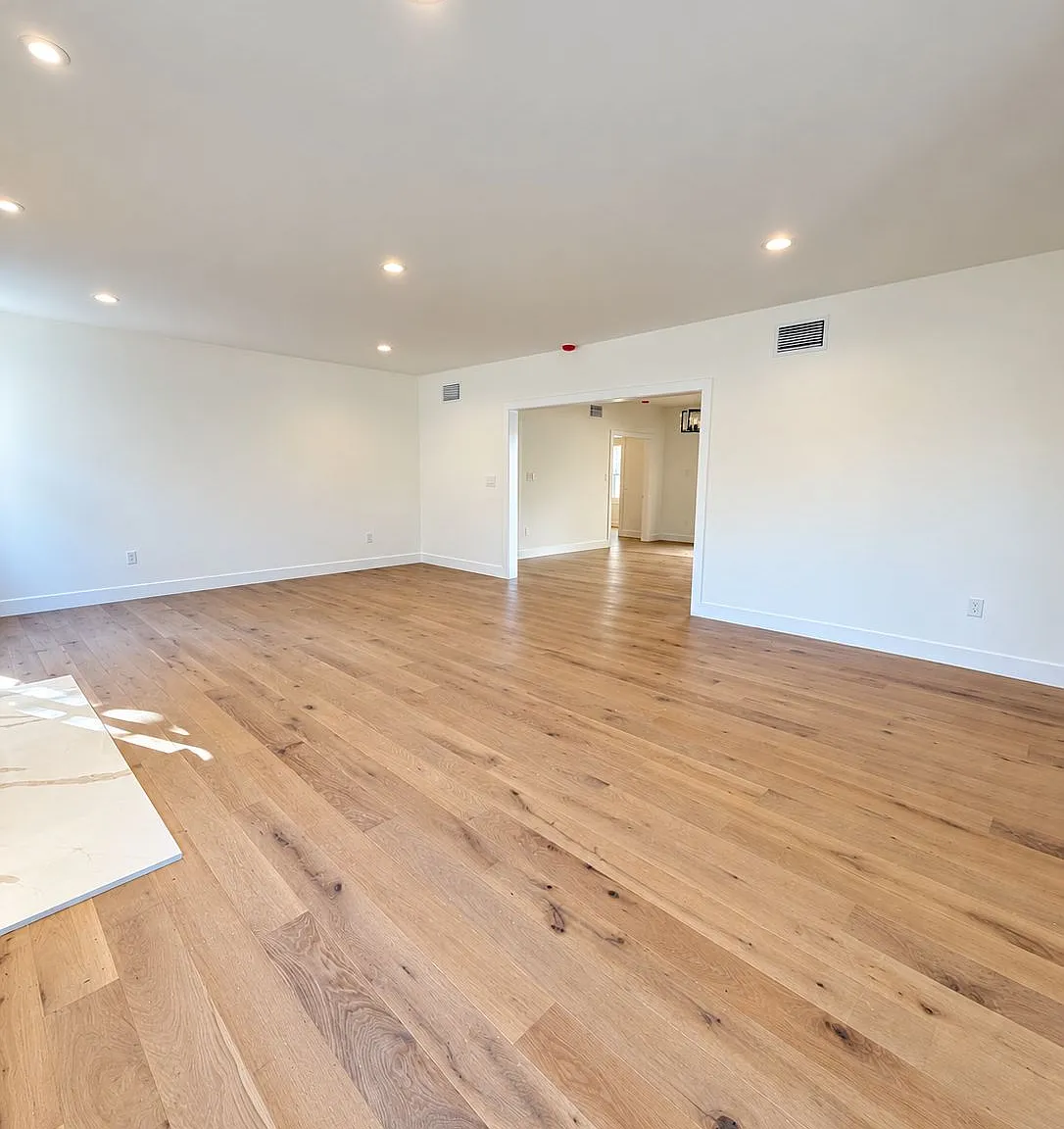 5 bed, 4000 sqft, $9,400 — Photo 4