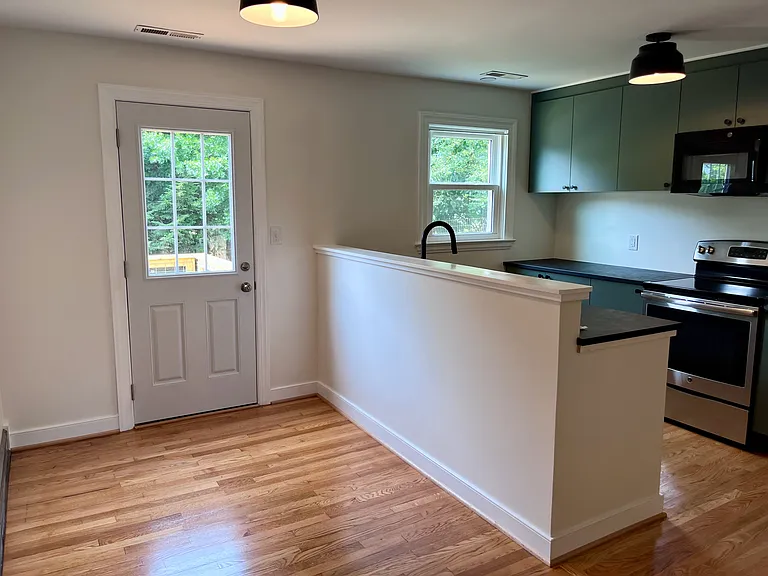 1210 Meriwether St — Photo 2