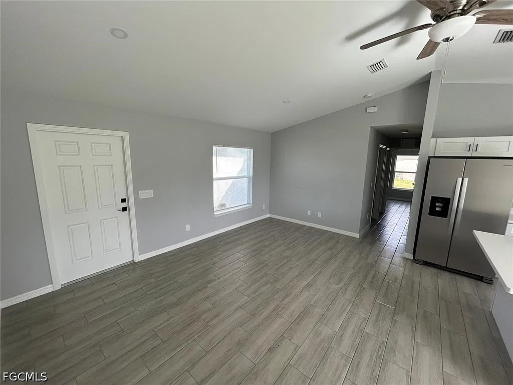 3 bed, 2.0 bath, 1267 sqft, $1,700 — Photo 2