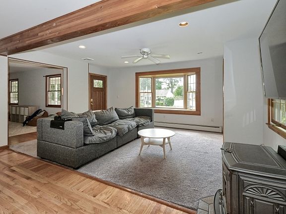 3rd image of 18 Maple Rd