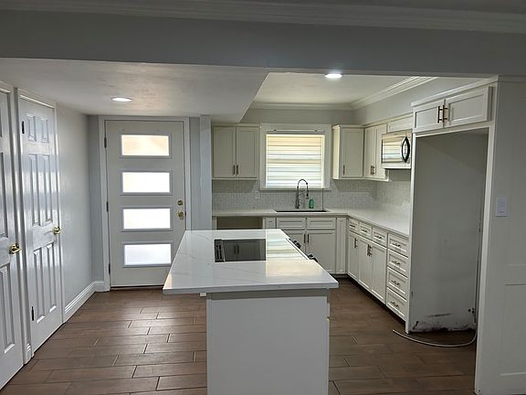 2nd image of 1318 Tanglewood Ln