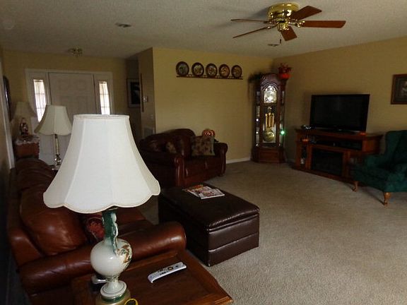 4th image of 610 Fairfield Dr