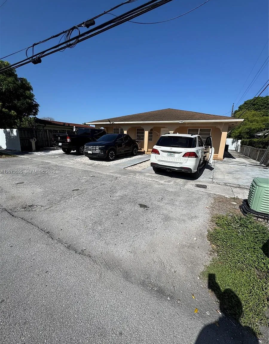 2nd Rev Pl Saratoga Heigh — Photo 1