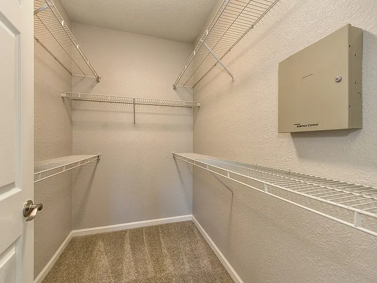 River Oaks Apartment Homes — Photo 8