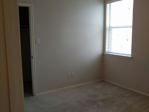 4th image of 4432 Park Creek Ct