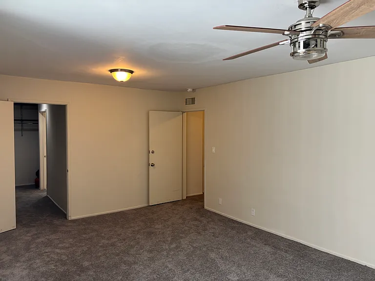 915 Ocean Ave #302 — Photo 32