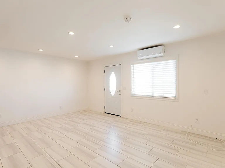 18730 Prairie St — Photo 11