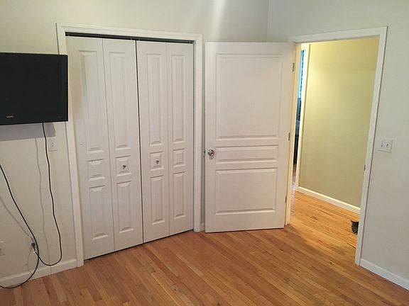 3rd image of 152 Oakwood Cir