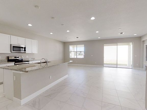 4th image of 1247 NW Leonardo Cir