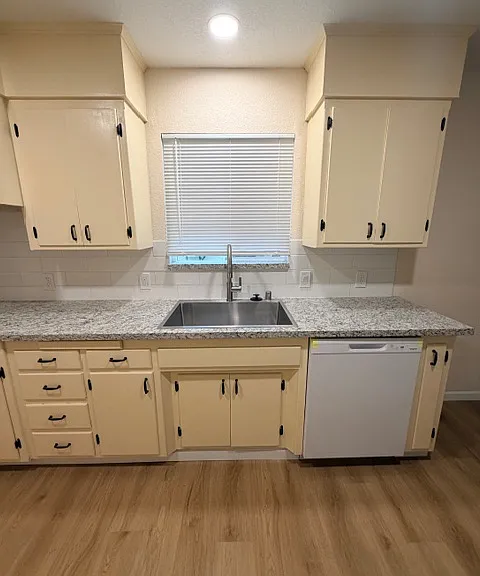 BRAND NEW BEAUTIFUL COUNTER TOPS AND SINK.