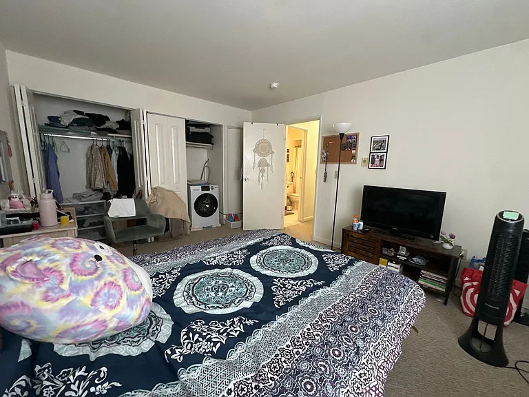 University Park Apartments near Cornell University — Photo 779