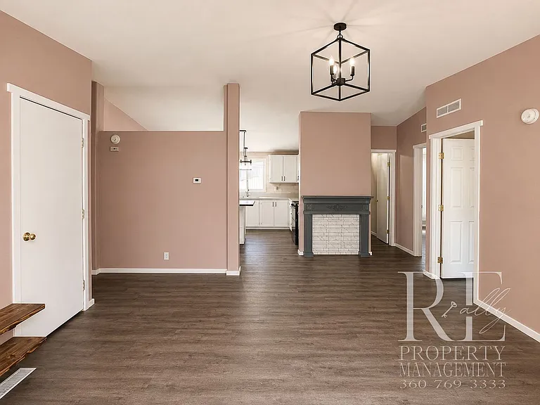 548 Arnold Ave E — Photo 4