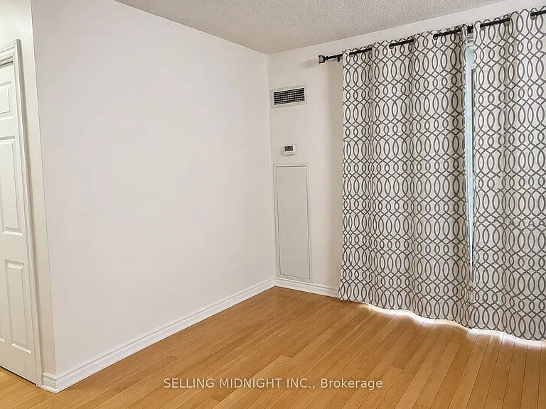 250 Wellington St W #245 — Photo 8