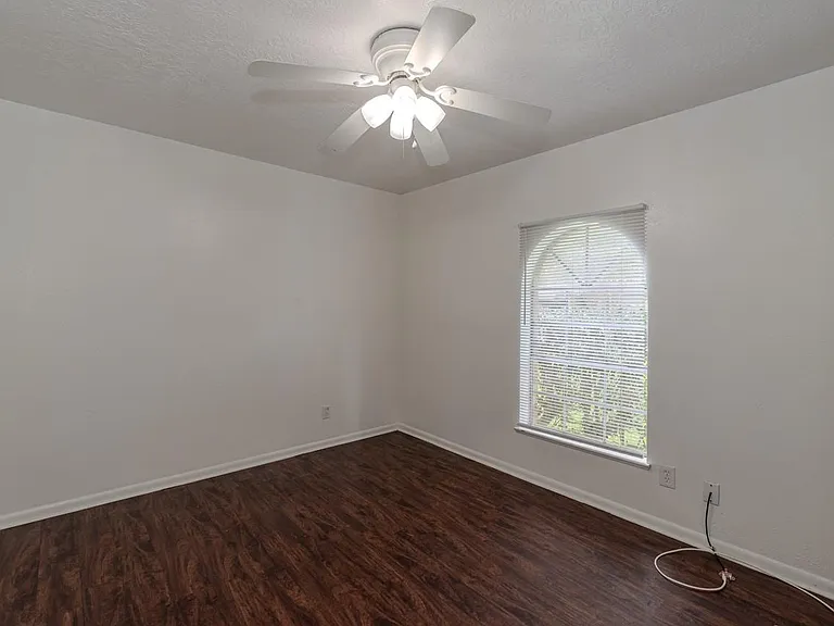 450 Norvell St — Photo 15