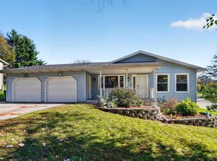 201 Hickory Dr, Mount Horeb, WI 53572