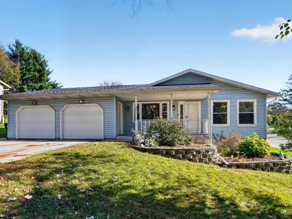 201 Hickory Dr, Mount Horeb, WI 53572