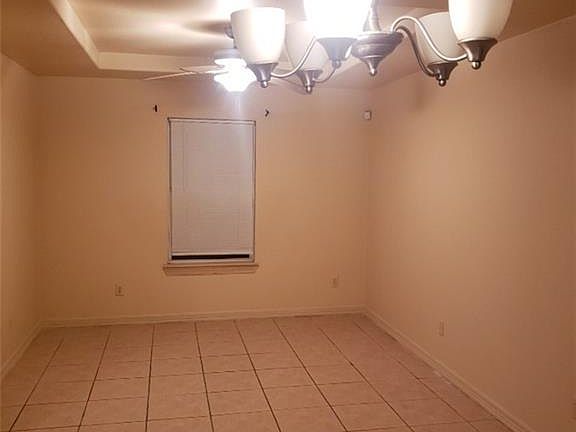4th image of 901 W Caffery Ave