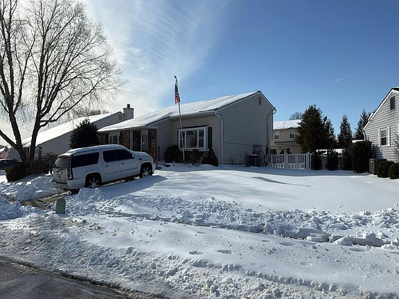 2nd image of 4834 Vicky Rd