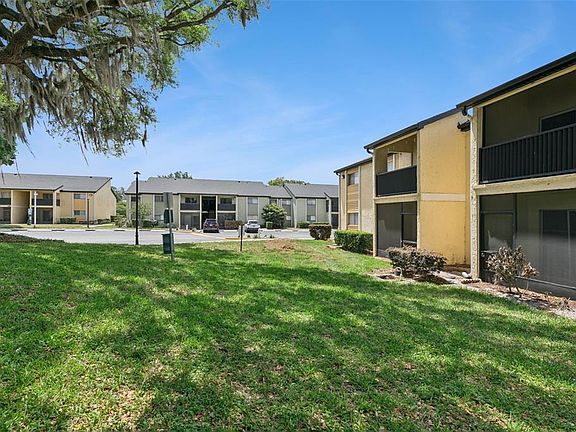 3rd image of 900 Lake Destiny Rd Unit B