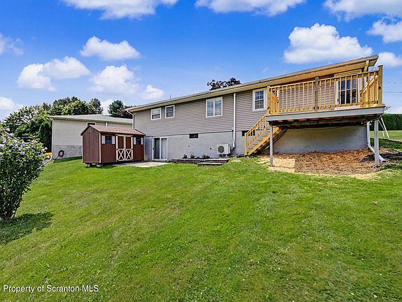 3rd image of 210 Tulip Cir