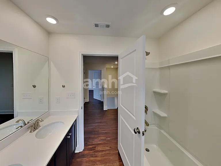 2128 Williamshire Ln — Photo 22