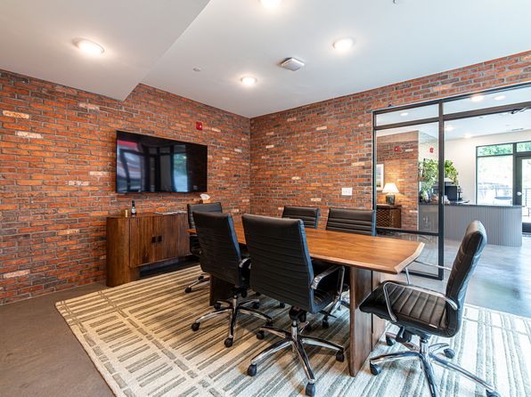 465 W Blount Ave #100A-2209