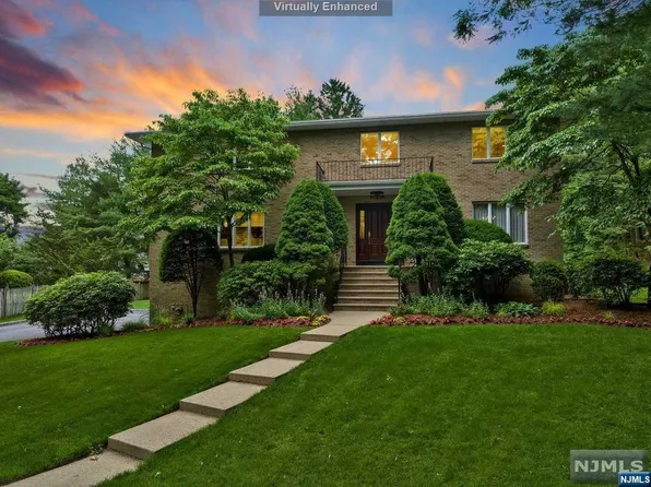62 Trautwein Cres, Closter, NJ 07624
