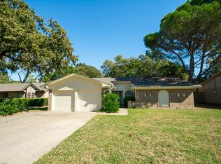 2621 Warren Ln, Fort Worth, TX 76112
