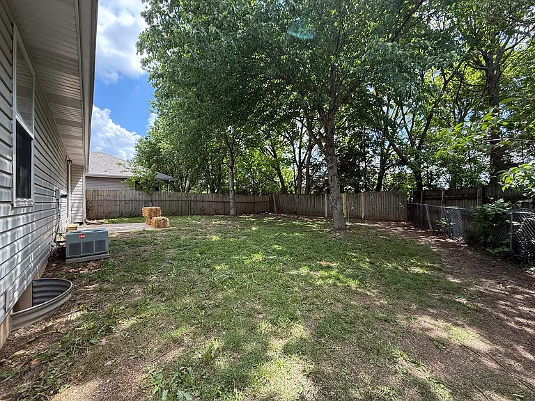 1453 S Lone Pine Ave — Photo 22