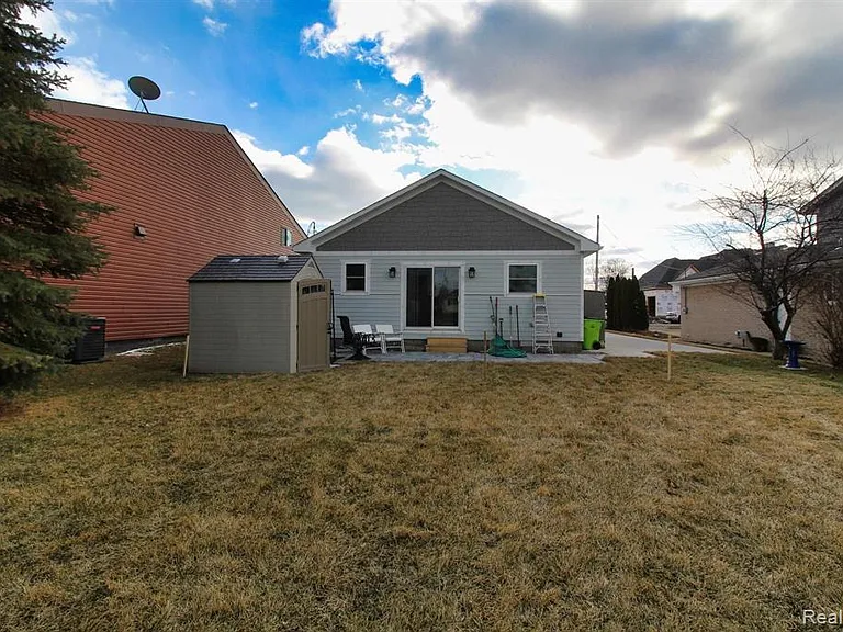 37752 Huron Pointe Dr — Photo 25