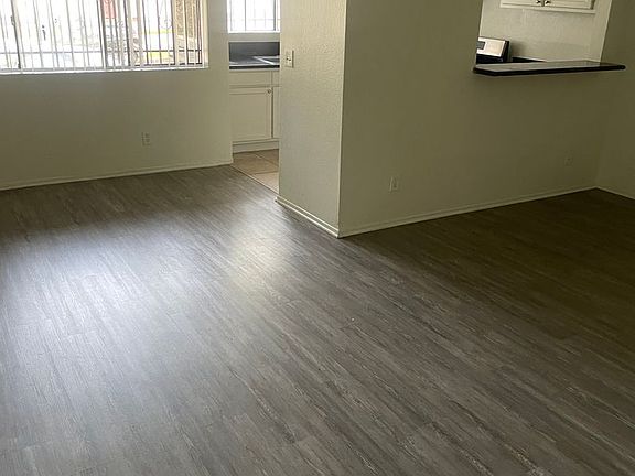 5th image of 1050 S Westmoreland Ave APT 108