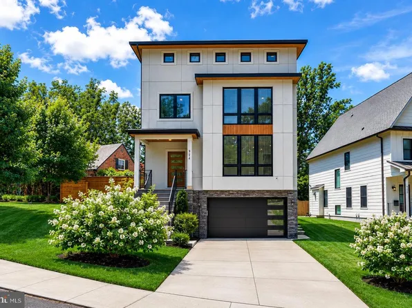 924 28th St S, Arlington, VA 22202