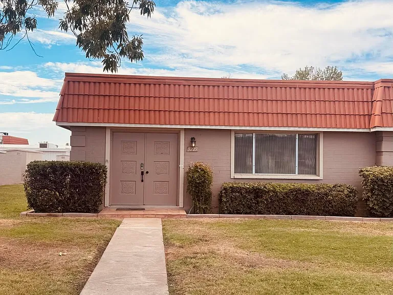 8229 E Vista Dr — Photo 1