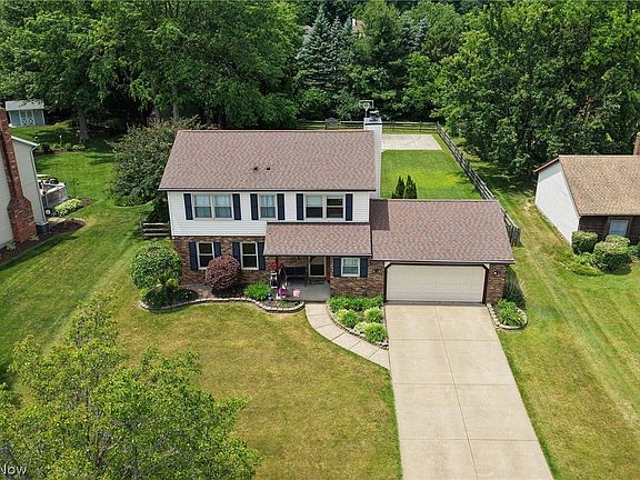3rd image of 9569 Graystone Ln