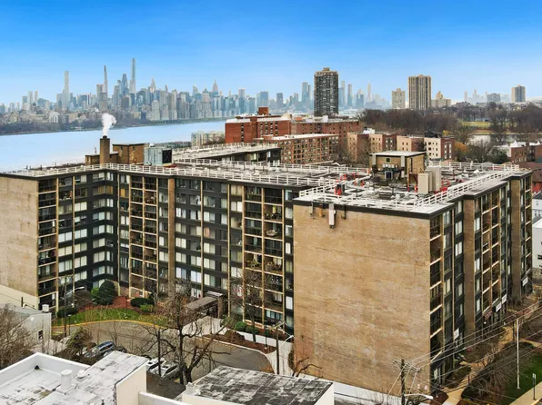 9060 Palisade Avenue image 11 of 27