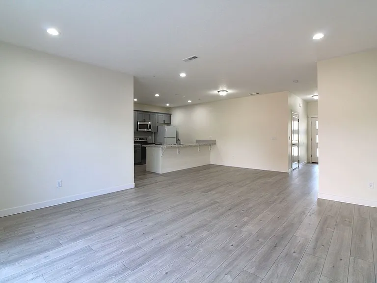 1073 S Cedar Pl — Photo 4