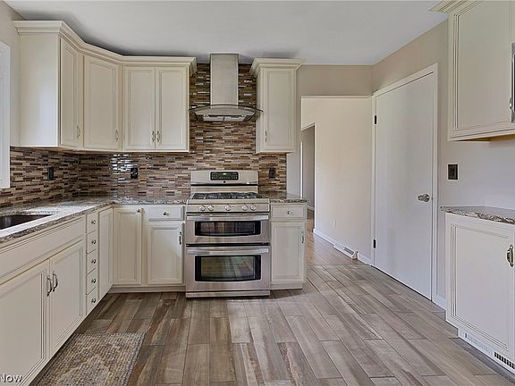 5th image of 4116 Greenmont Dr SE