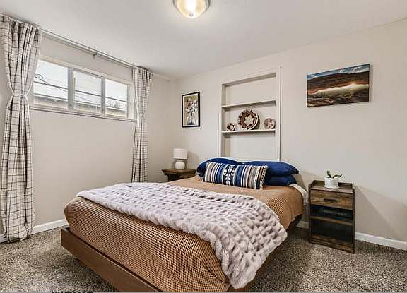 Bedroom (1/2)