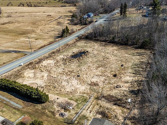 3rd image of Windsor Back Rd