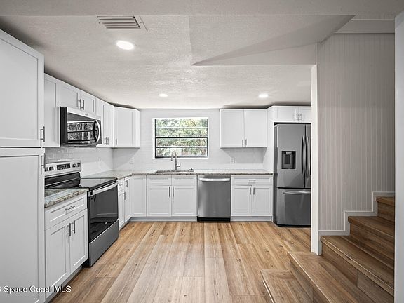 5th image of 1576 Grandview Way