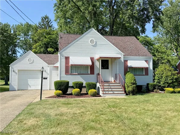 16 Island Dr, Poland, OH 44514