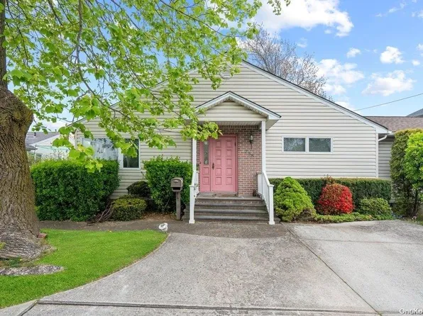758 Princeton Road, Franklin Square, NY 11010