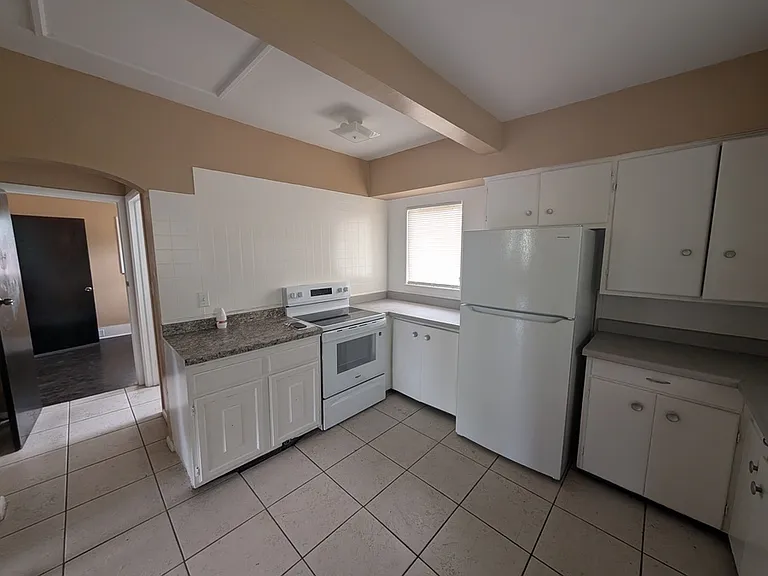 407 Engman St #B — Photo 10