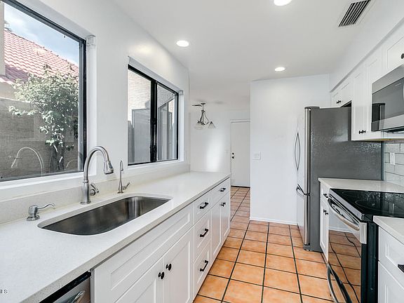 5th image of 4691 W Ivanhoe St