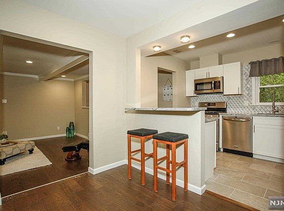 3rd image of 61 Bryant Pl