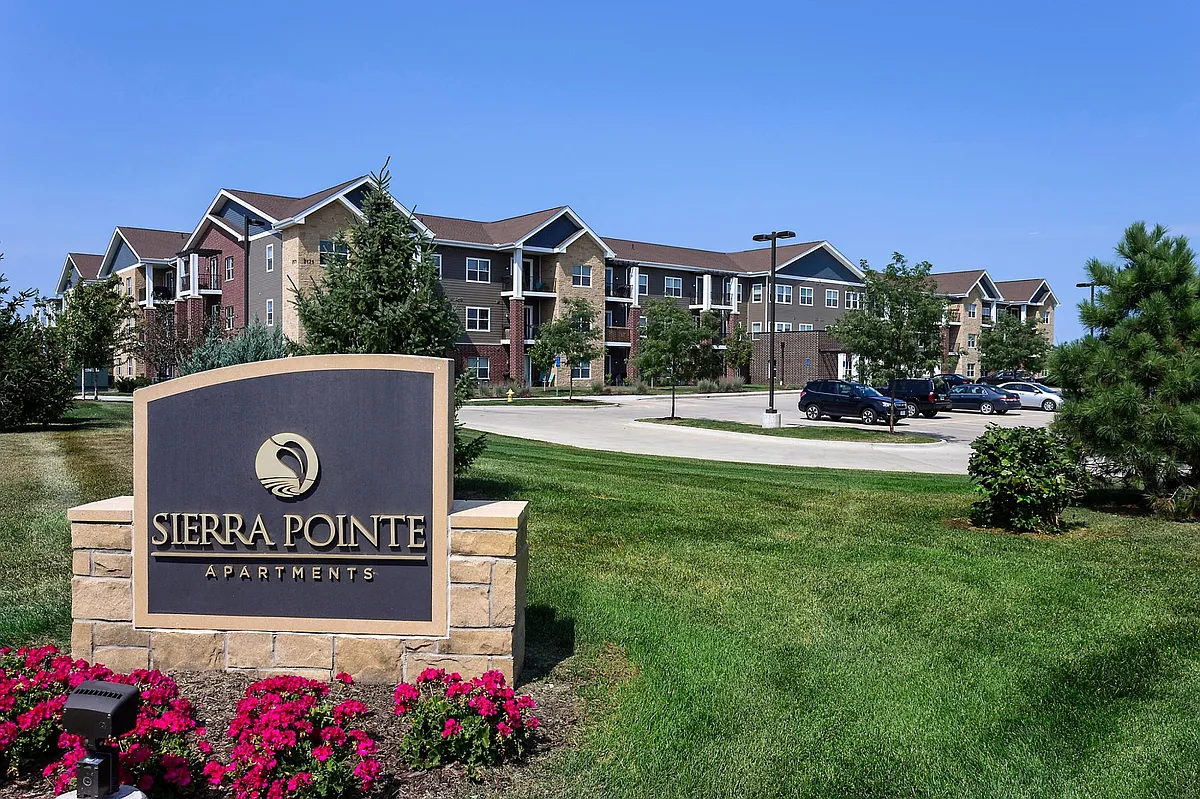 Sierra Pointe Entrance - Sierra Pointe