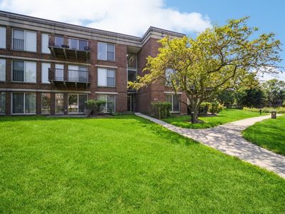 402 Kelburn Rd APT 221, Deerfield, IL, 60015