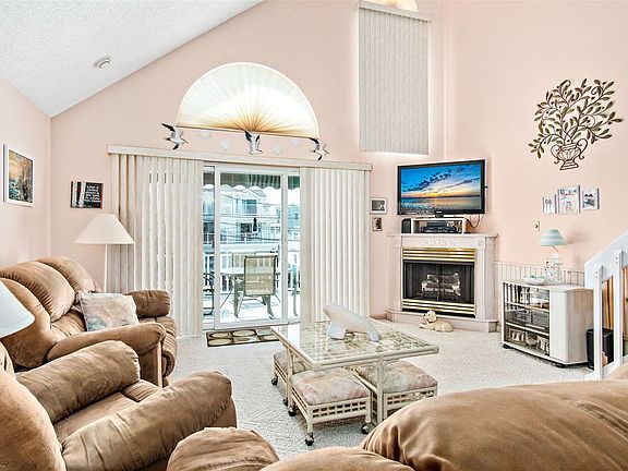 4th image of 27 53rd St Unit East