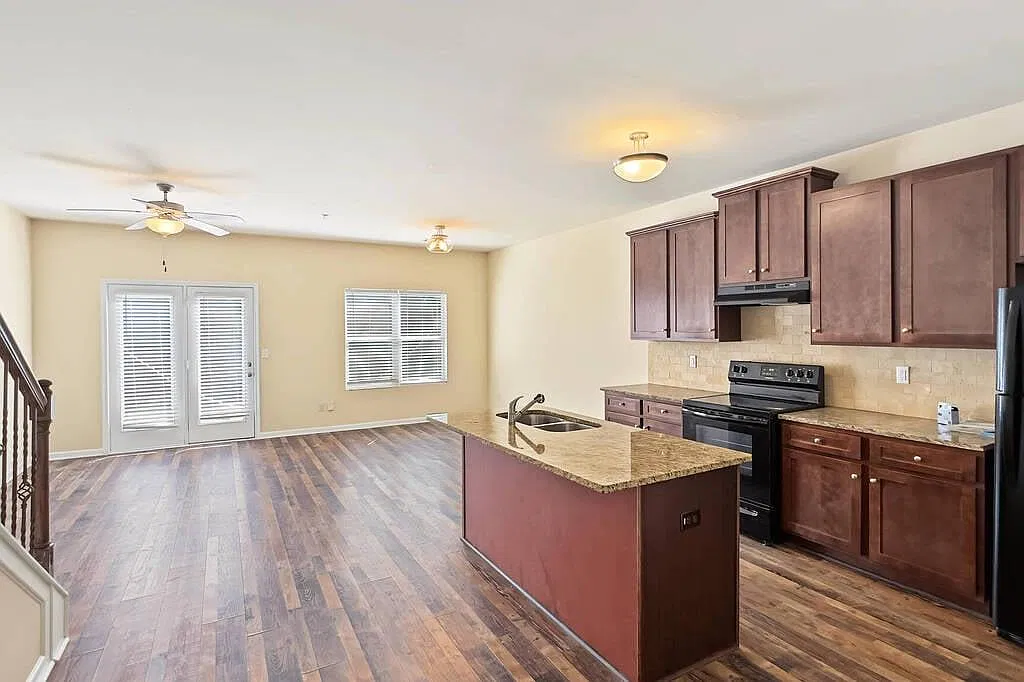 3 bed, 2.5 bath, 1454 sqft, $1,850 — Photo 3